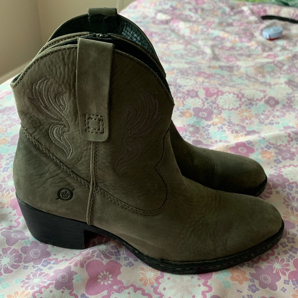Born Shoes - BORN riven western embroidered grey booties size 8.5 (40)